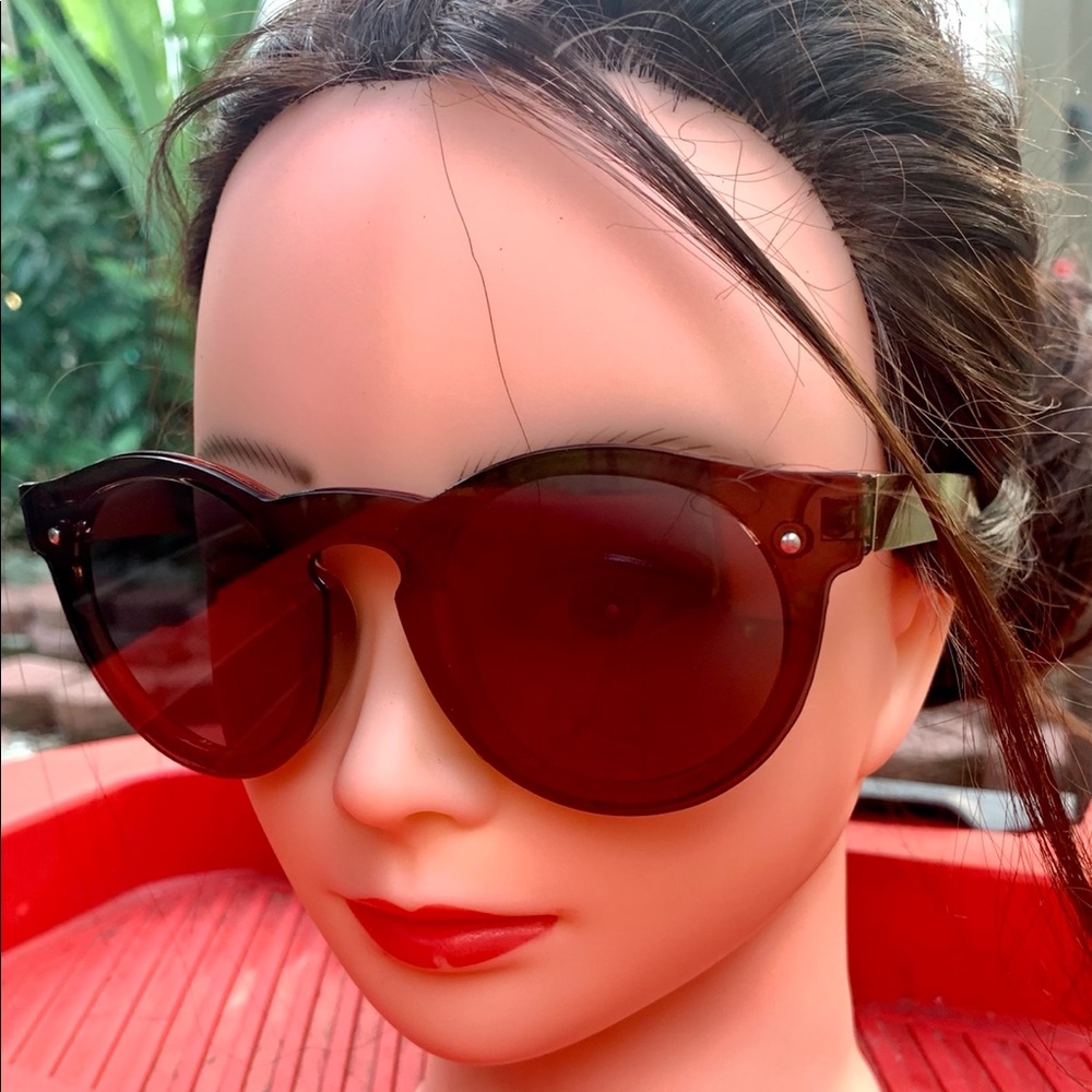 Women’s/Juniors Fashion Sunglasses.
